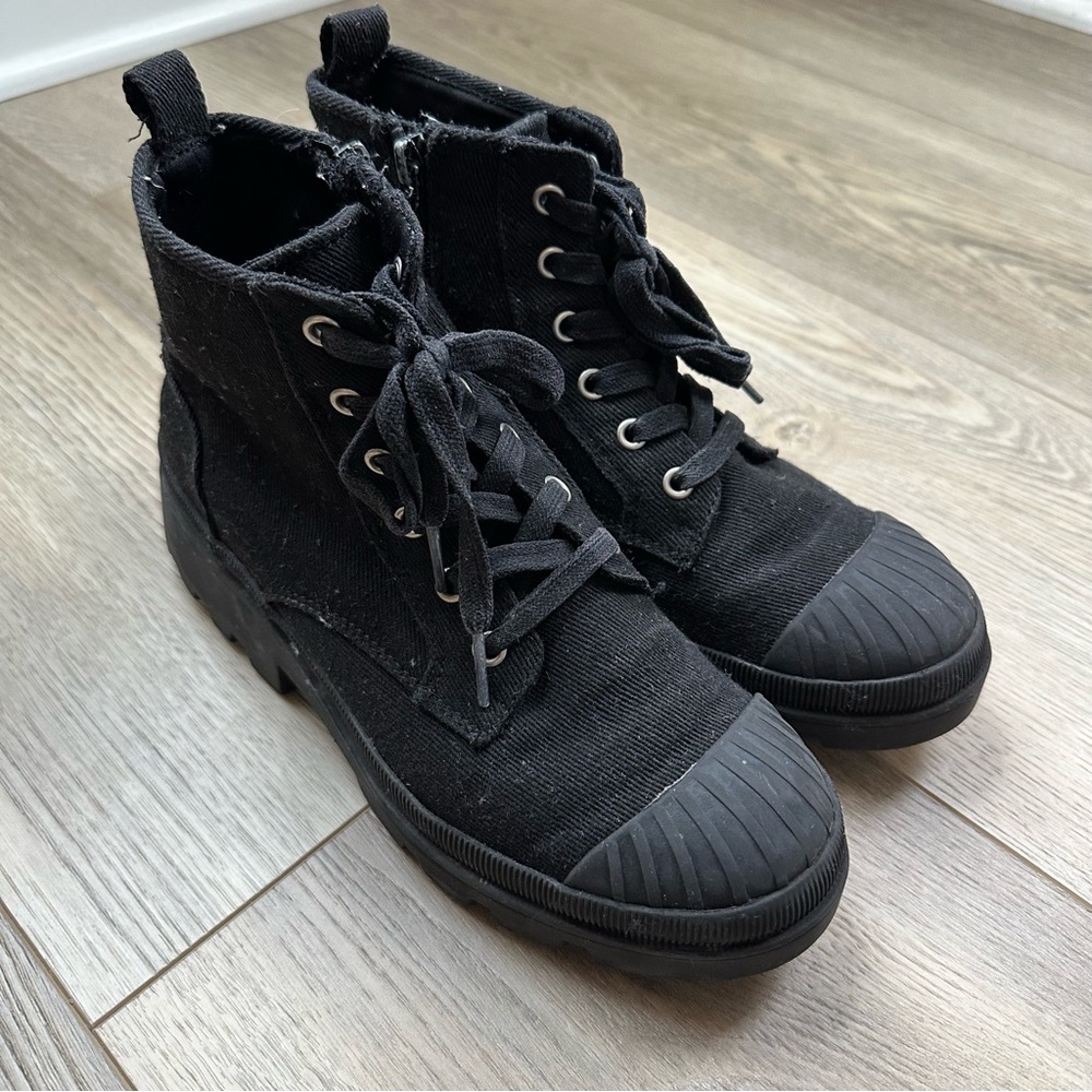 Universal Thread Black Canvas Combat Boots